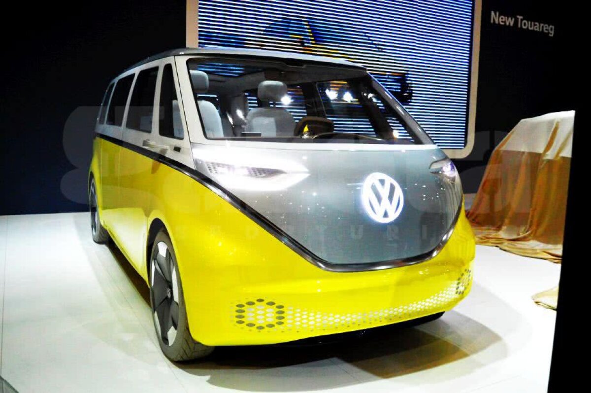 VIDEO + FOTO Cele mai tari mașini sunt la București! Imagini de la Salonul Internațional Auto: cum arată Bentley Bentayga sau noul Rolls-⁠Royce Phantom 