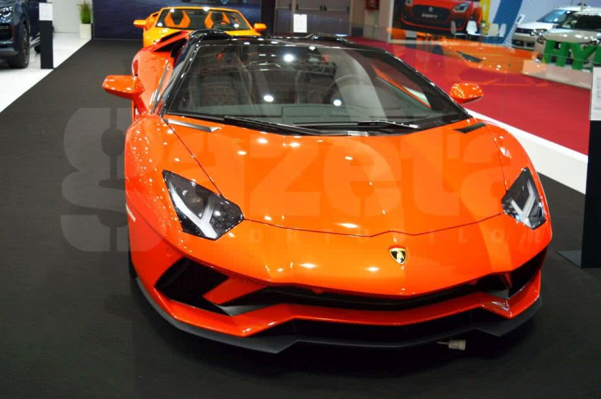 VIDEO + FOTO Cele mai tari mașini sunt la București! Imagini de la Salonul Internațional Auto: cum arată Bentley Bentayga sau noul Rolls-⁠Royce Phantom 