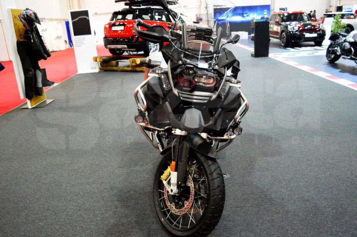 VIDEO + FOTO Cele mai tari mașini sunt la București! Imagini de la Salonul Internațional Auto: cum arată Bentley Bentayga sau noul Rolls-⁠Royce Phantom 