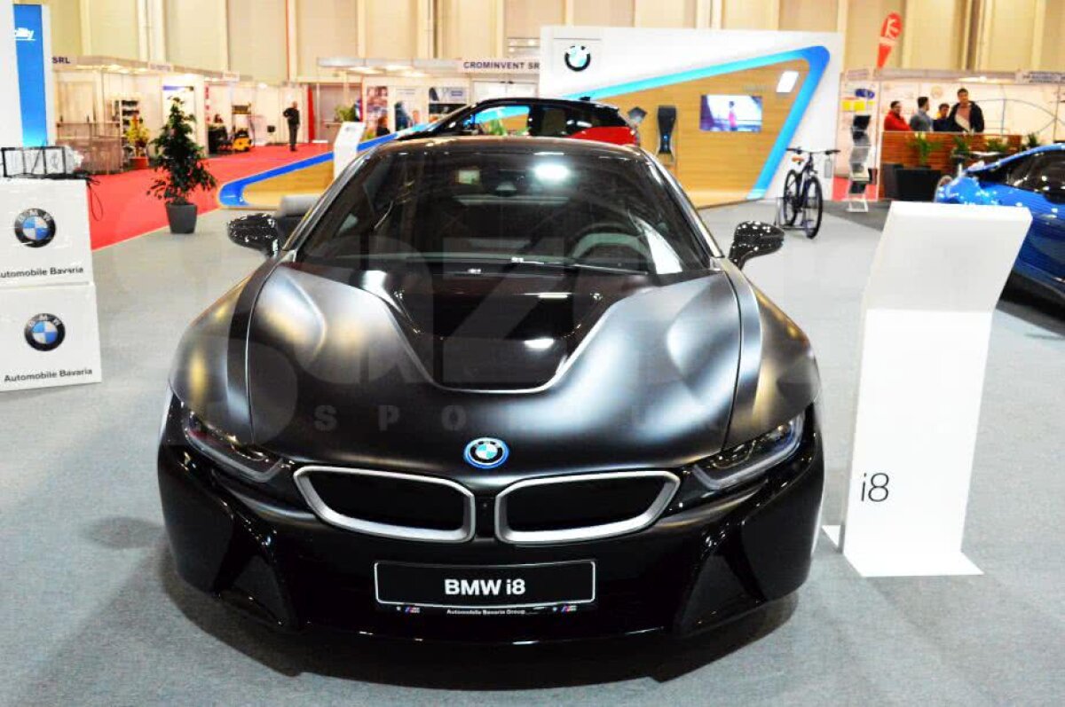 VIDEO + FOTO Cele mai tari mașini sunt la București! Imagini de la Salonul Internațional Auto: cum arată Bentley Bentayga sau noul Rolls-⁠Royce Phantom 