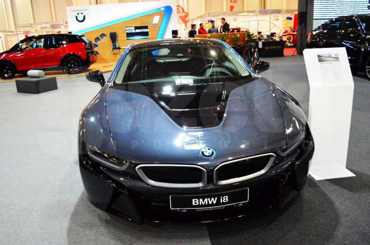 VIDEO + FOTO Cele mai tari mașini sunt la București! Imagini de la Salonul Internațional Auto: cum arată Bentley Bentayga sau noul Rolls-⁠Royce Phantom 