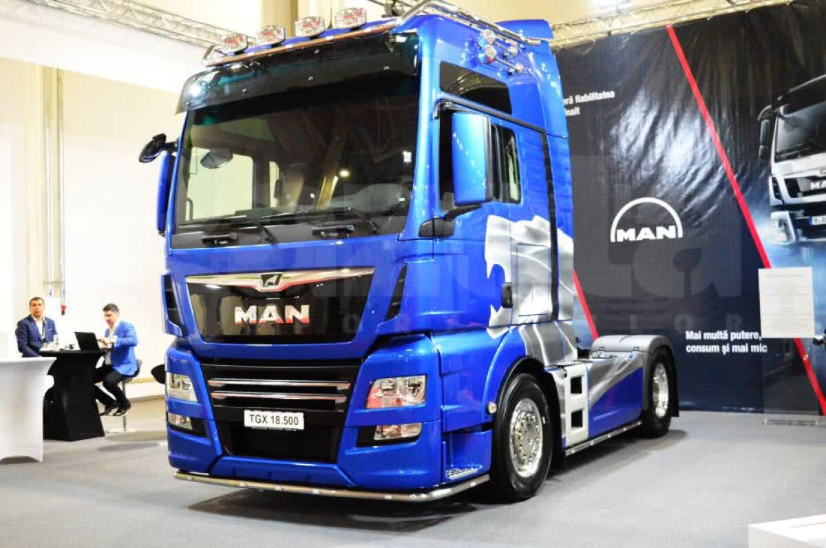 VIDEO + FOTO Cele mai tari mașini sunt la București! Imagini de la Salonul Internațional Auto: cum arată Bentley Bentayga sau noul Rolls-⁠Royce Phantom 