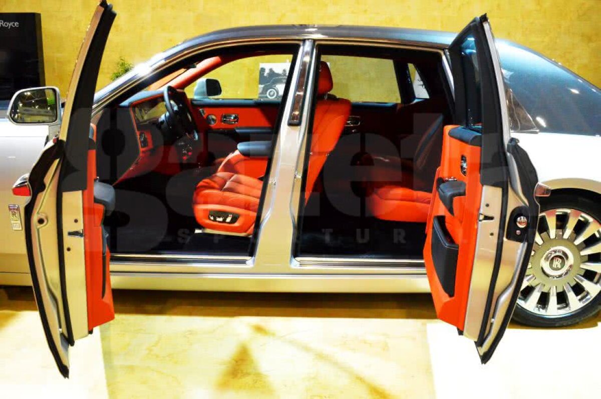 VIDEO + FOTO Cele mai tari mașini sunt la București! Imagini de la Salonul Internațional Auto: cum arată Bentley Bentayga sau noul Rolls-⁠Royce Phantom 