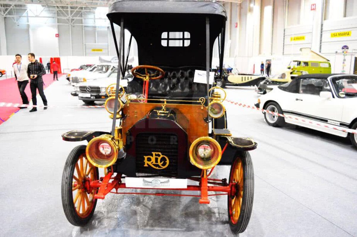 VIDEO + FOTO Cele mai tari mașini sunt la București! Imagini de la Salonul Internațional Auto: cum arată Bentley Bentayga sau noul Rolls-⁠Royce Phantom 