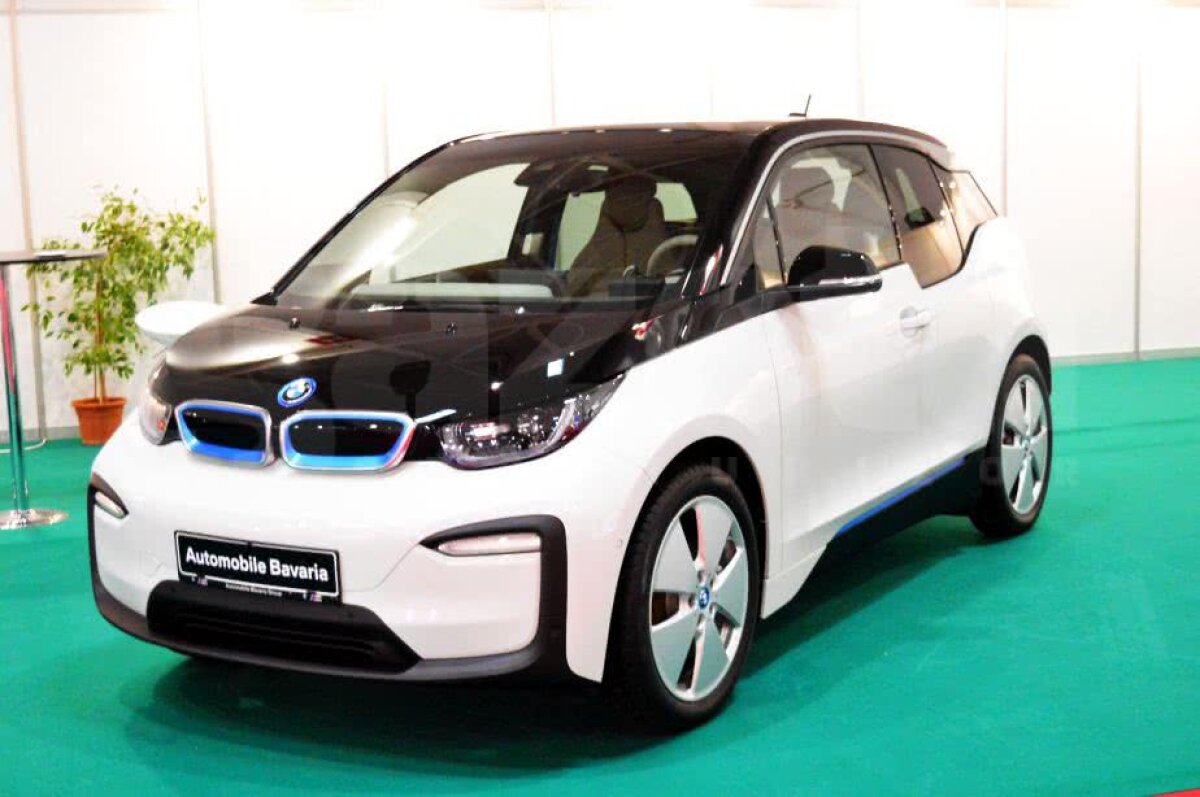 VIDEO + FOTO Cele mai tari mașini sunt la București! Imagini de la Salonul Internațional Auto: cum arată Bentley Bentayga sau noul Rolls-⁠Royce Phantom 