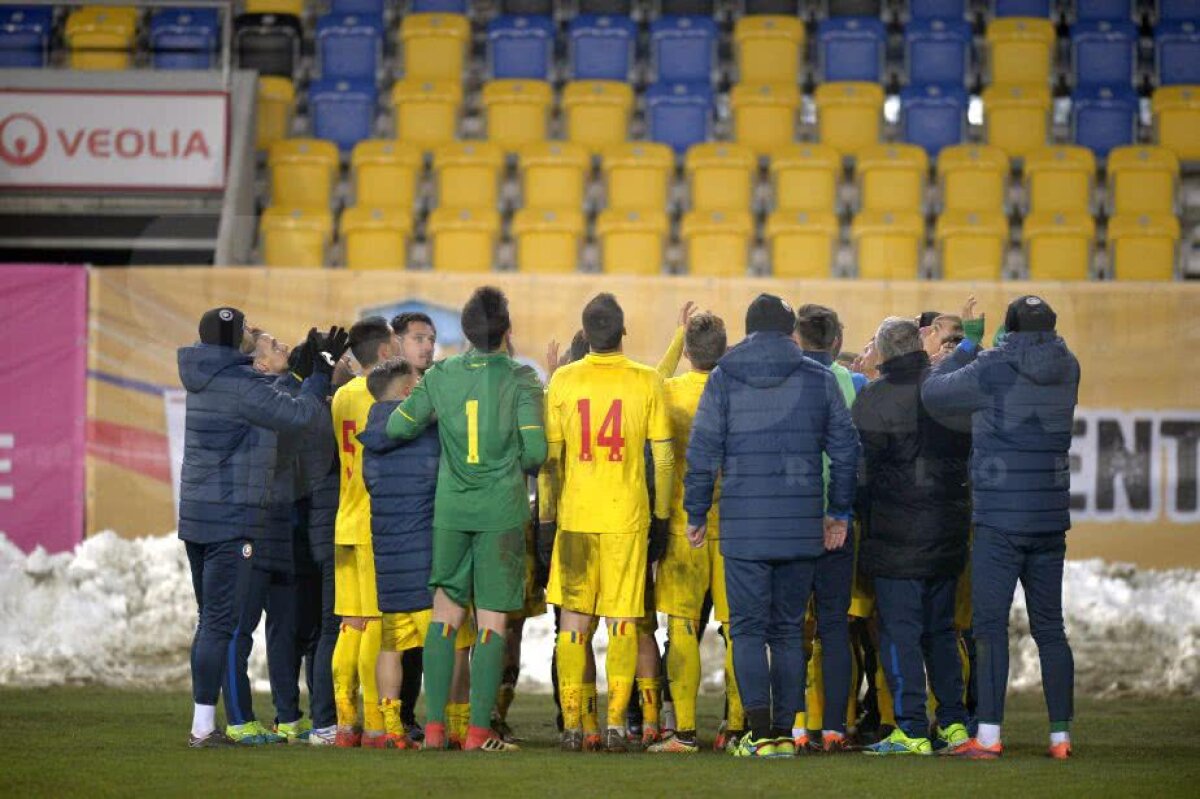 FOTO Gest unic la finalul meciului România U19 - Suedia U19 » Selecționerul Adrian Boingiu a părăsit terenul în lacrimi