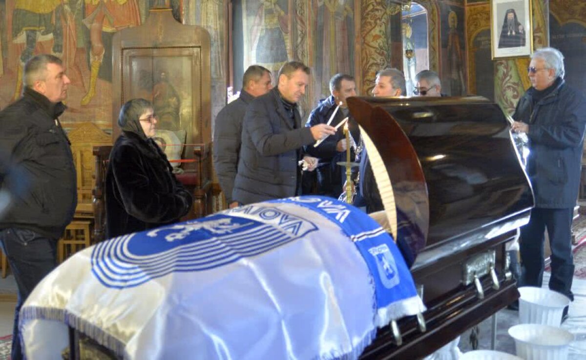 VIDEO + FOTO Nicolae Tilihoi a murit la 61 de ani! Corpul legendei Craiovei Maxima a fost depus la Biserica Sfinții Apostoli » Balaci: "Nae a mai trăit 3 ani și 7 luni datorită lui Iorgulescu"