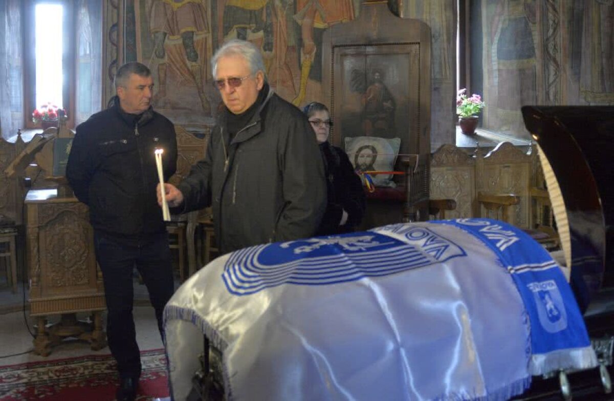 VIDEO + FOTO Nicolae Tilihoi a murit la 61 de ani! Corpul legendei Craiovei Maxima a fost depus la Biserica Sfinții Apostoli » Balaci: "Nae a mai trăit 3 ani și 7 luni datorită lui Iorgulescu"