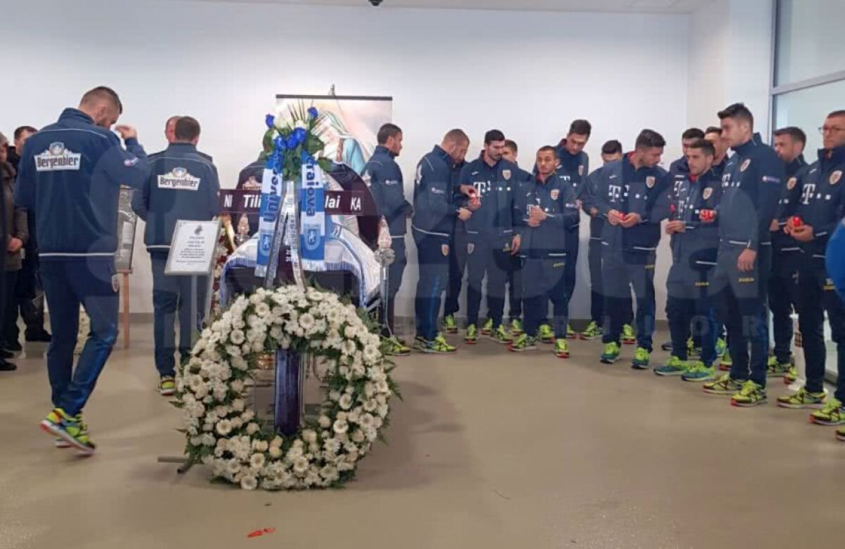 FOTO + VIDEO Momente emoționante în Bănie » Sicriul cu trupul lui Nicolae Tilihoi a fost depus pe stadionul "Ion Oblemenco", în prezența a numeroase legende » La stadion a sosit și echipa lui Adrian Mititelu