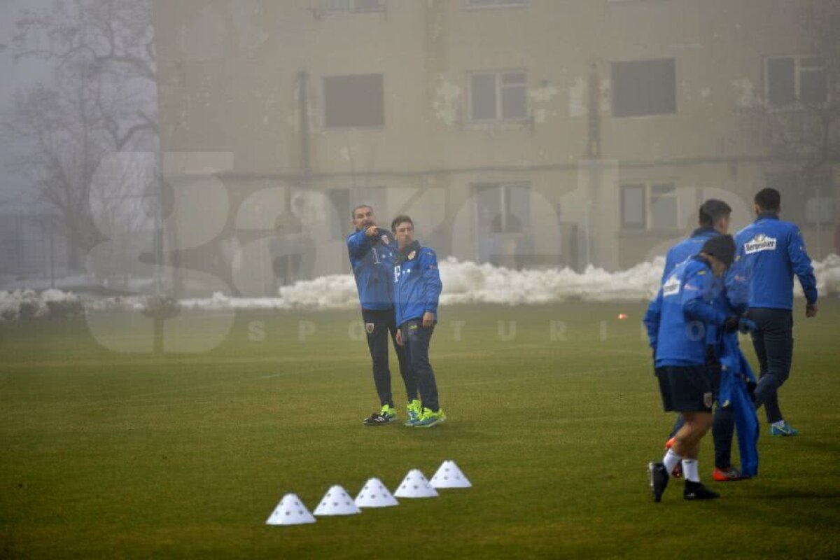 FOTO + VIDEO "Tricolorii", joviali la antrenamentul de azi de la baza "Aripile" » Decizie surpriză: ce vor face jucătorii mâine, în locul obișnuitei plimbări 