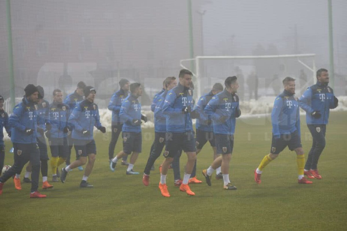 FOTO + VIDEO "Tricolorii", joviali la antrenamentul de azi de la baza "Aripile" » Decizie surpriză: ce vor face jucătorii mâine, în locul obișnuitei plimbări 