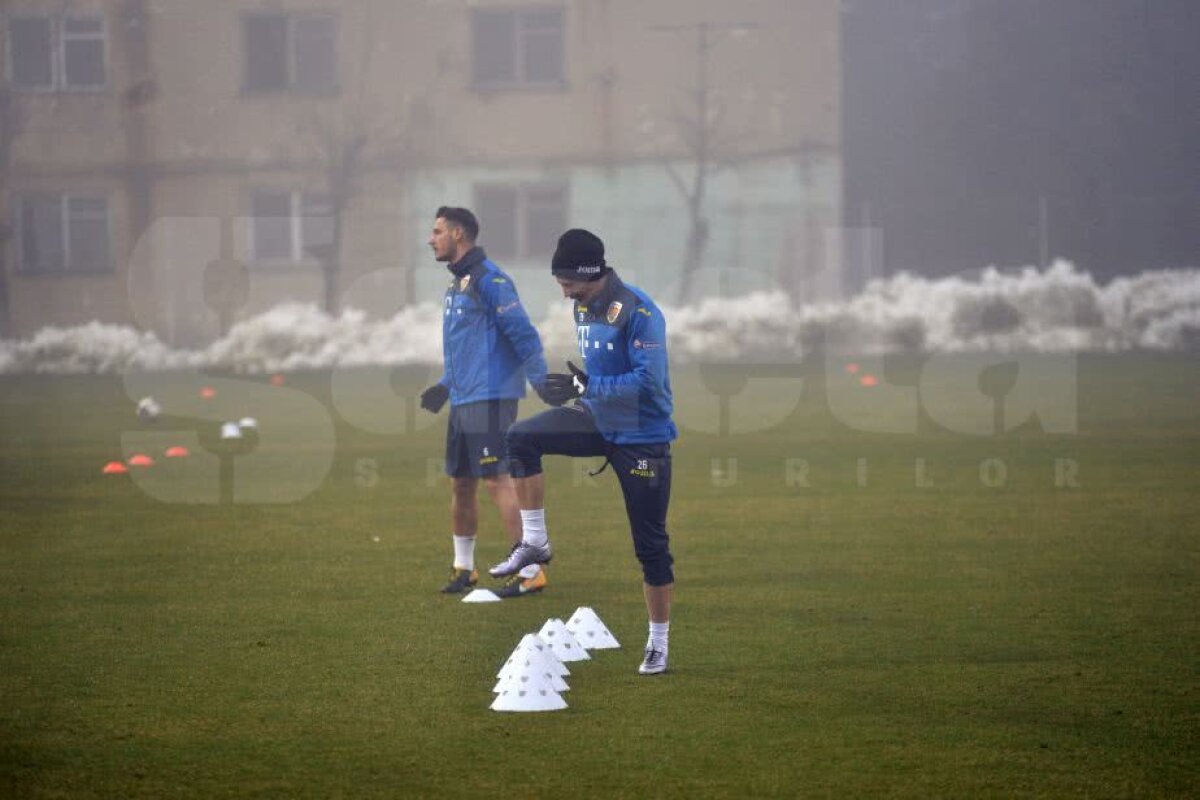 FOTO + VIDEO "Tricolorii", joviali la antrenamentul de azi de la baza "Aripile" » Decizie surpriză: ce vor face jucătorii mâine, în locul obișnuitei plimbări 
