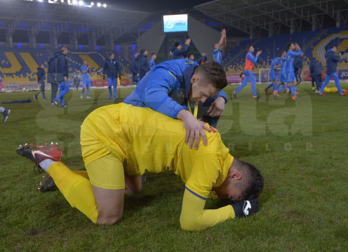FOTO Lacrimile care ne dau speranțe! Imaginile surprinse după thrillerul de la Ploiești arată cât suflet pun tricolorii