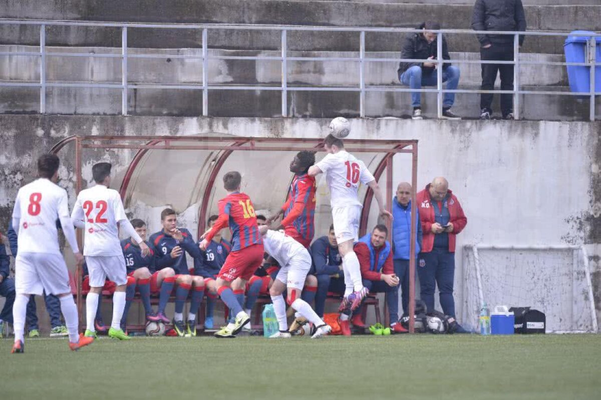 GALERIE FOTO Surpriză uriașă în Liga a 4-a! Steaua s-a încurcat cu Dinamo și Academia Rapid ia avans