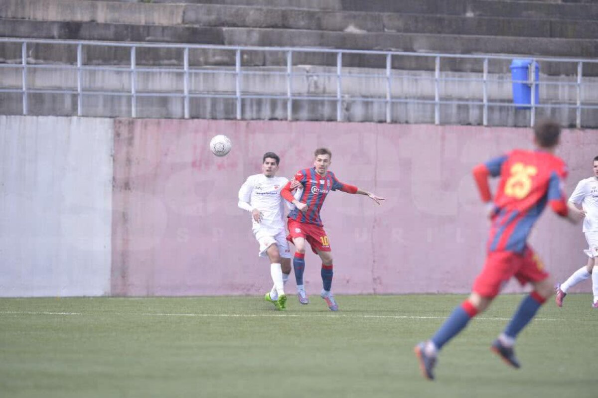 GALERIE FOTO Surpriză uriașă în Liga a 4-a! Steaua s-a încurcat cu Dinamo și Academia Rapid ia avans