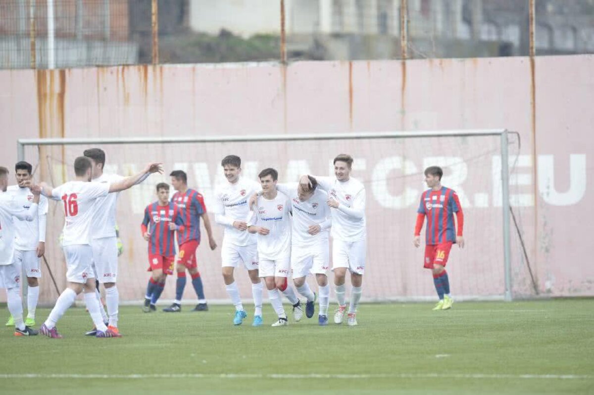 GALERIE FOTO Surpriză uriașă în Liga a 4-a! Steaua s-a încurcat cu Dinamo și Academia Rapid ia avans