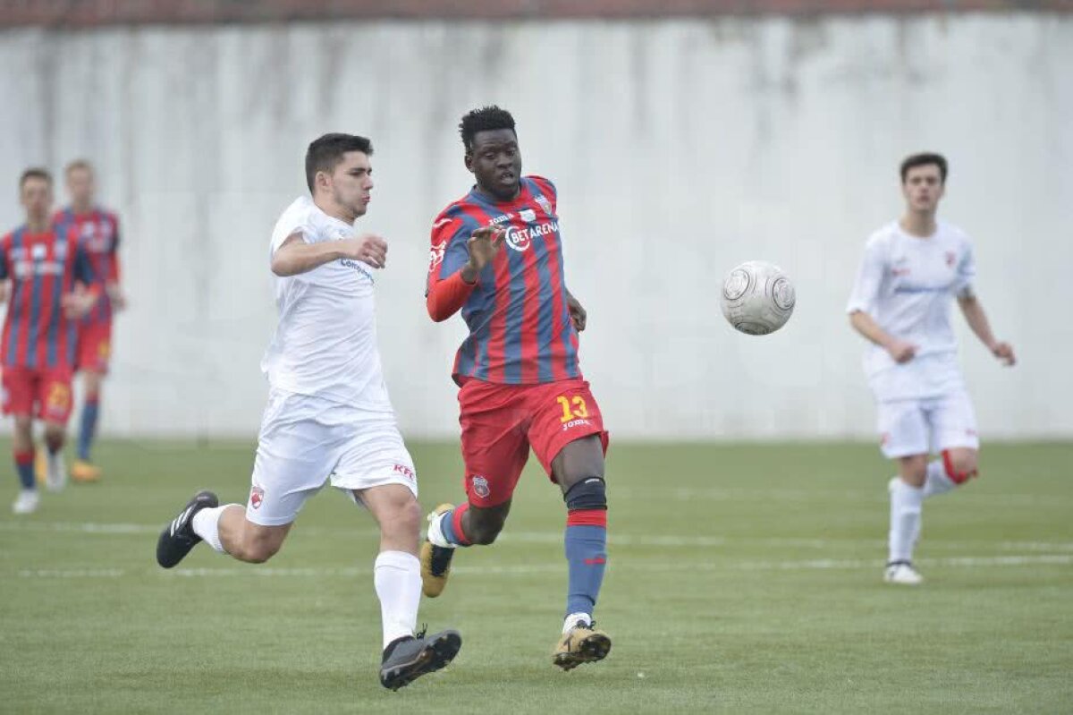 GALERIE FOTO Surpriză uriașă în Liga a 4-a! Steaua s-a încurcat cu Dinamo și Academia Rapid ia avans