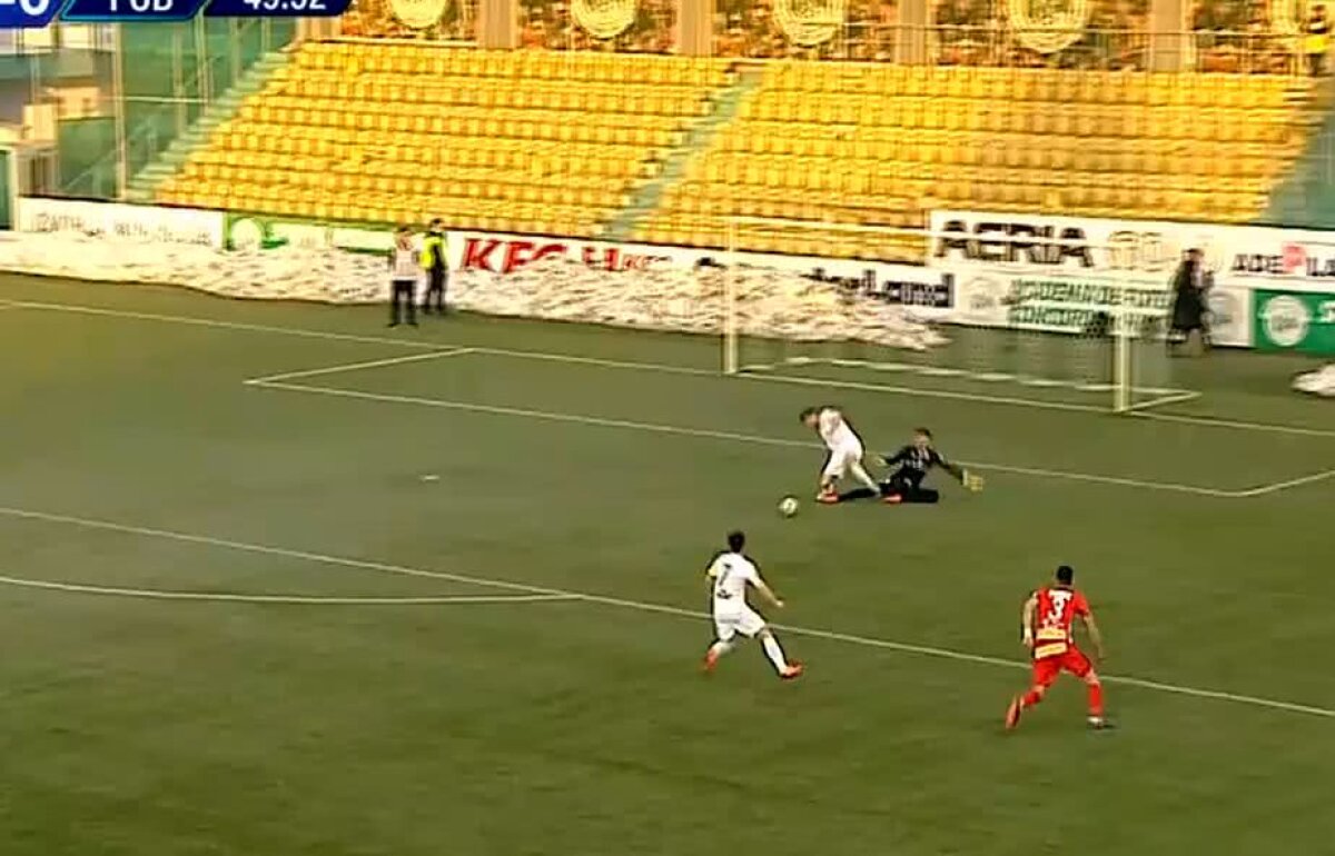 VIDEO + FOTO Ratare NEVEROSIMILĂ în Liga 1 » Fostul dinamovist Bumba a trimis peste poartă dintr-o poziție ideală