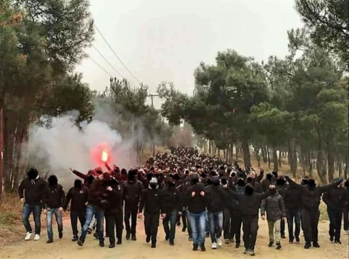 GALERIE FOTO și VIDEO Imaginile spectaculoase ale renașterii » Relație cu năbădăi între PAOK și fanii din Salonic
