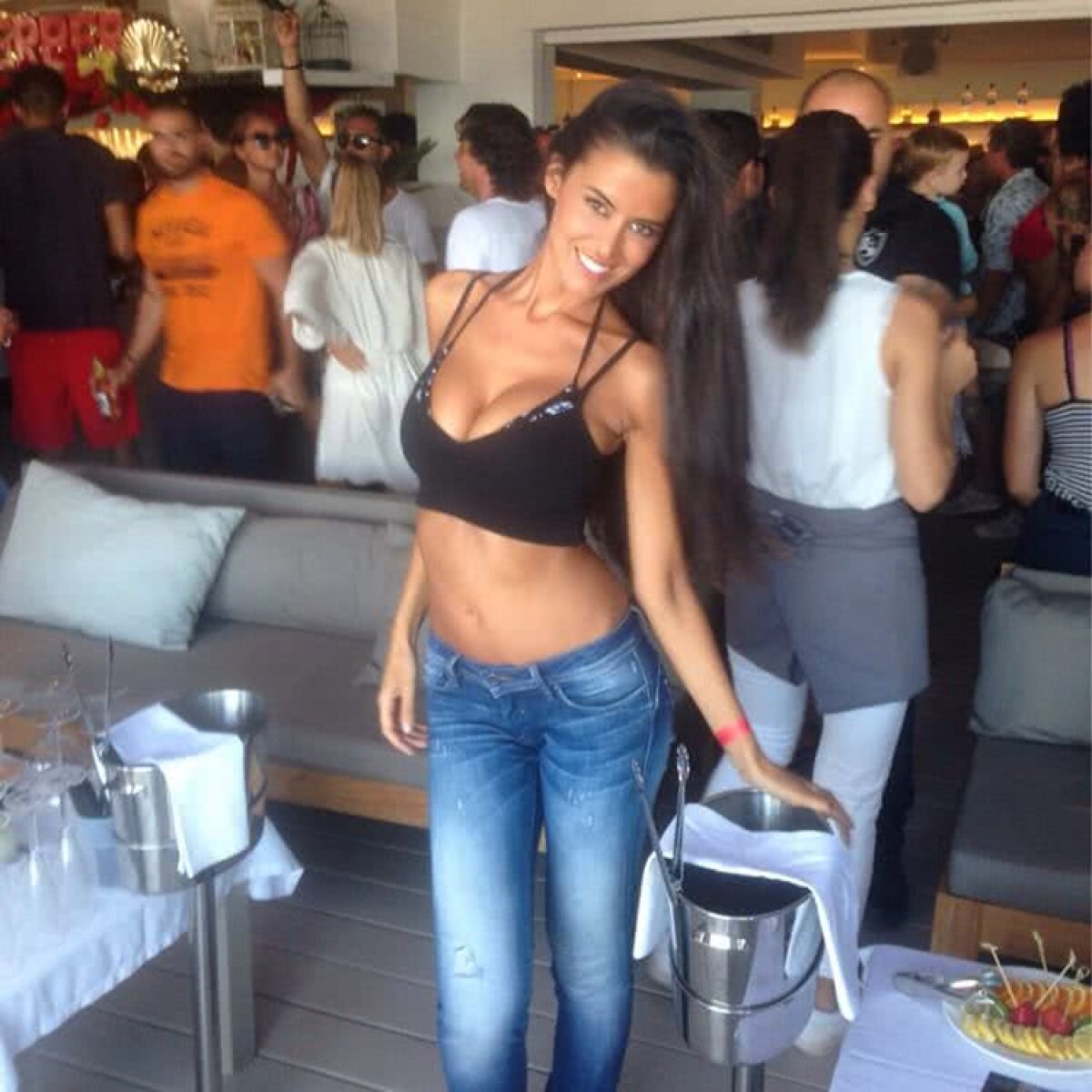 FOTO Cea mai sexy "Monster Girl" » Eva Padlock face senzație la cursele de MotoGP