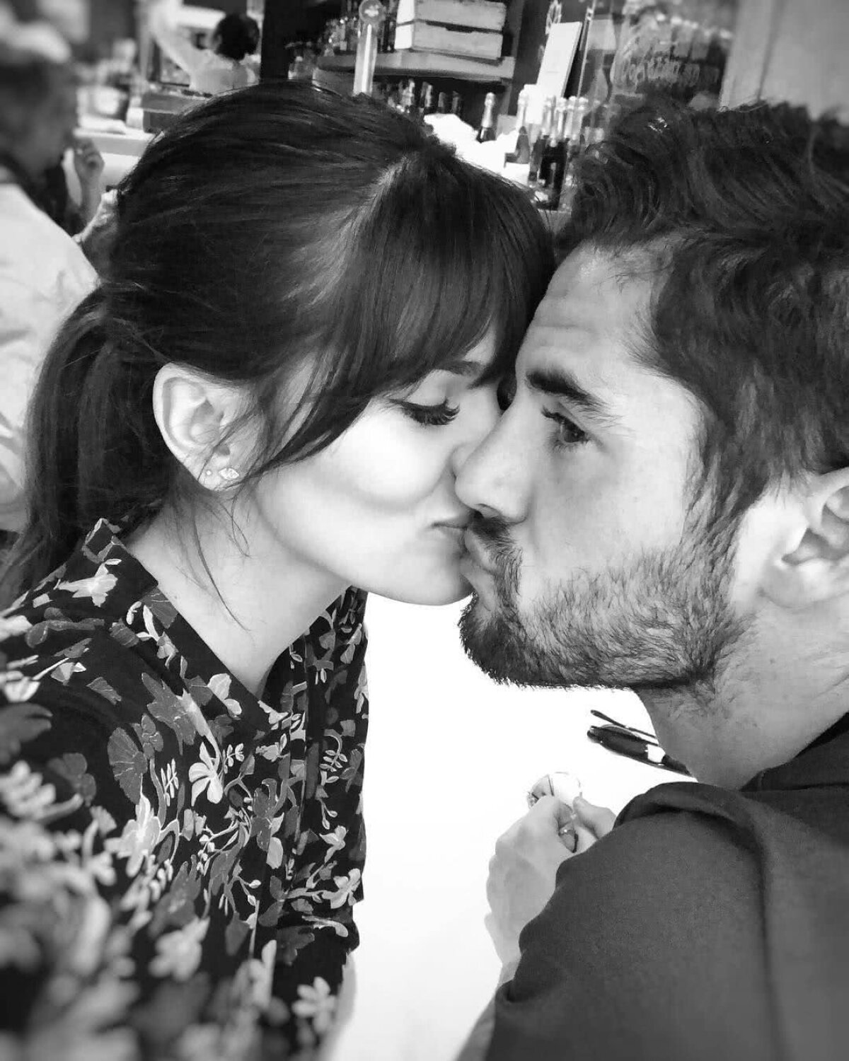 FOTO Amenințată cu moartea de fanii lui Real » Ea e acuzată că lasă fără vlagă o vedetă a "galacticilor"!