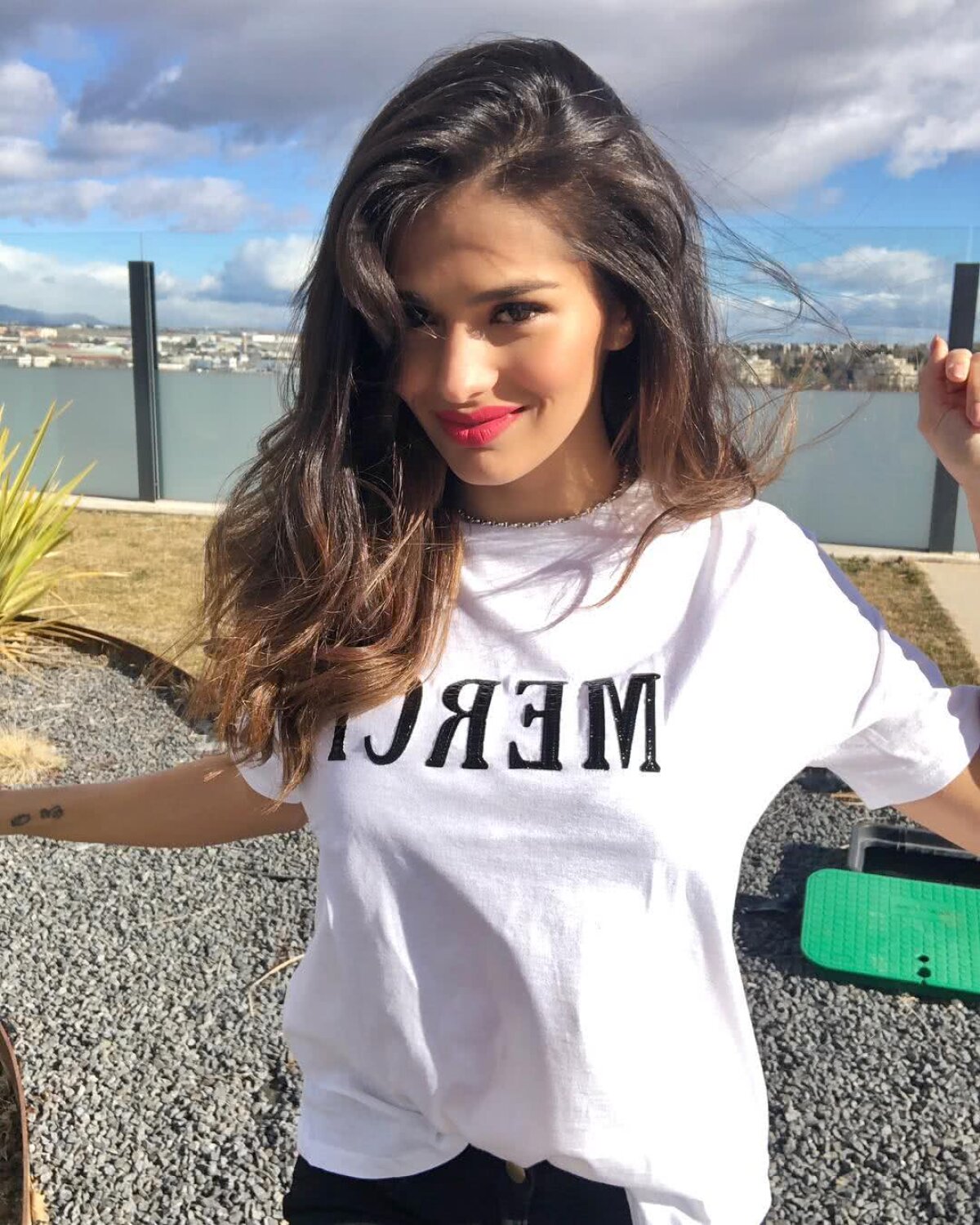 FOTO Amenințată cu moartea de fanii lui Real » Ea e acuzată că lasă fără vlagă o vedetă a "galacticilor"!