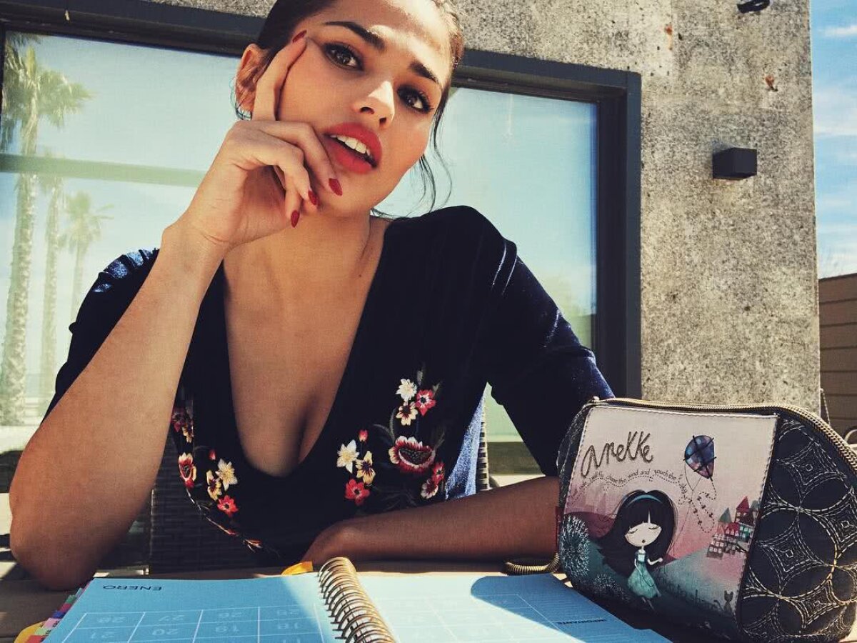 FOTO Amenințată cu moartea de fanii lui Real » Ea e acuzată că lasă fără vlagă o vedetă a "galacticilor"!