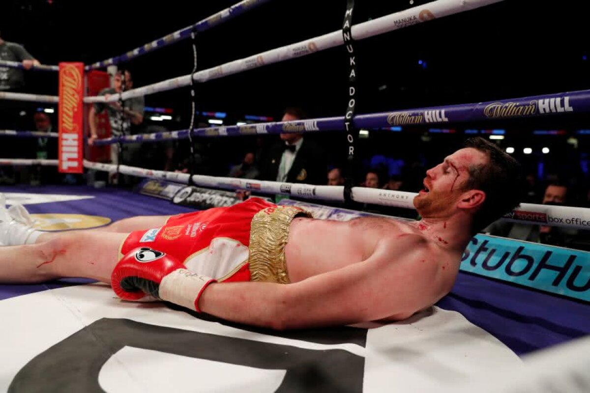 VIDEO + FOTO » KO devastator reușit de Povetkin! Adversarul a avut nevoie de ingrijiri medicale