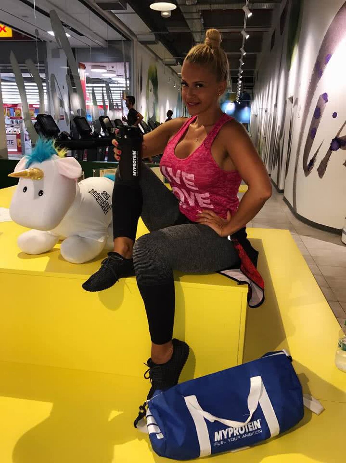 FOTO SUPER HOT Anda Adam e pasionată de fitness: "Facem sport degeaba, dacă după antrenament mâncăm patru savarine!"