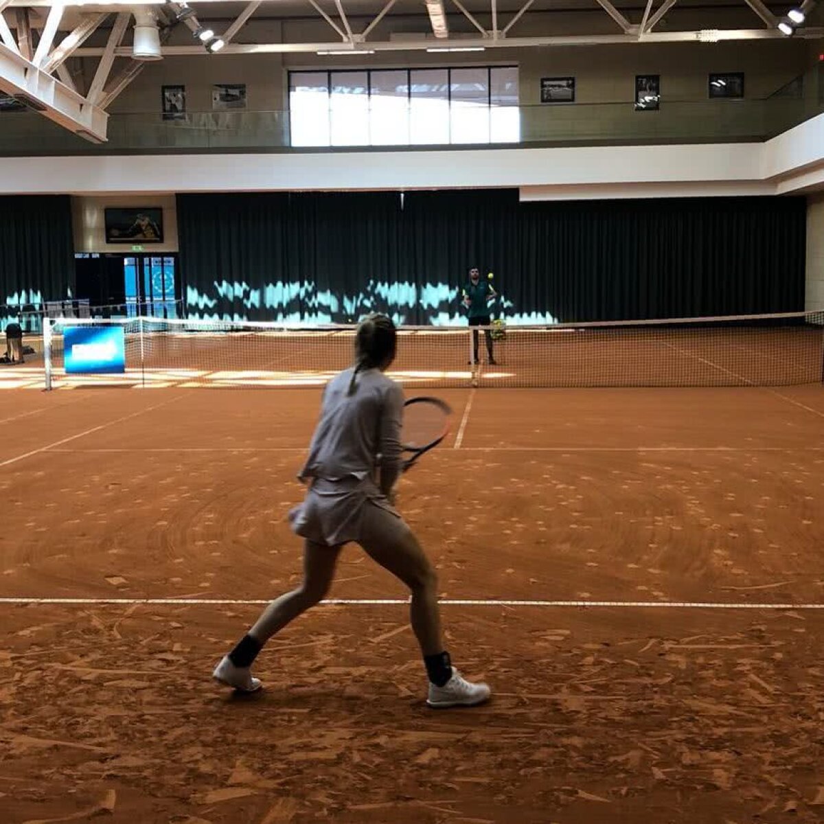 FOTO Prima imagine cu Simona Halep pe zgură: "E locul meu favorit"
