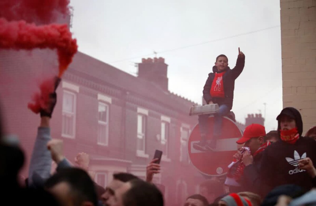 VIDEO+FOTO Imagini din autocarul groazei! Cum au trăit jucătorii lui Guardiola atacul huliganilor lui Liverpool