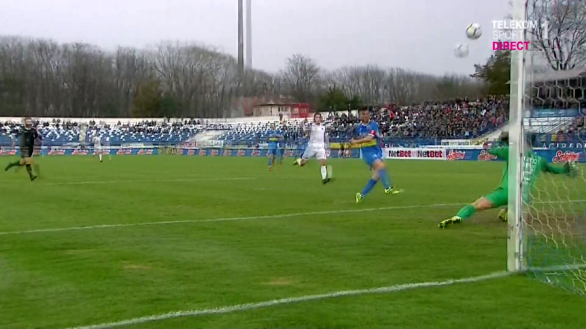 FOTO Ratare uriașă în meciul dintre Poli Iași și Viitorul » N-a nimerit poarta din câțiva metri