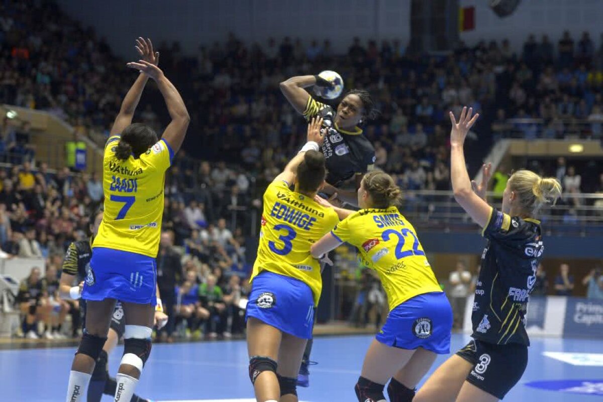 FOTO Magie pe semicerc! CSM București a făcut INSTRUCȚIE cu Metz și e ca și calificată în Final Four