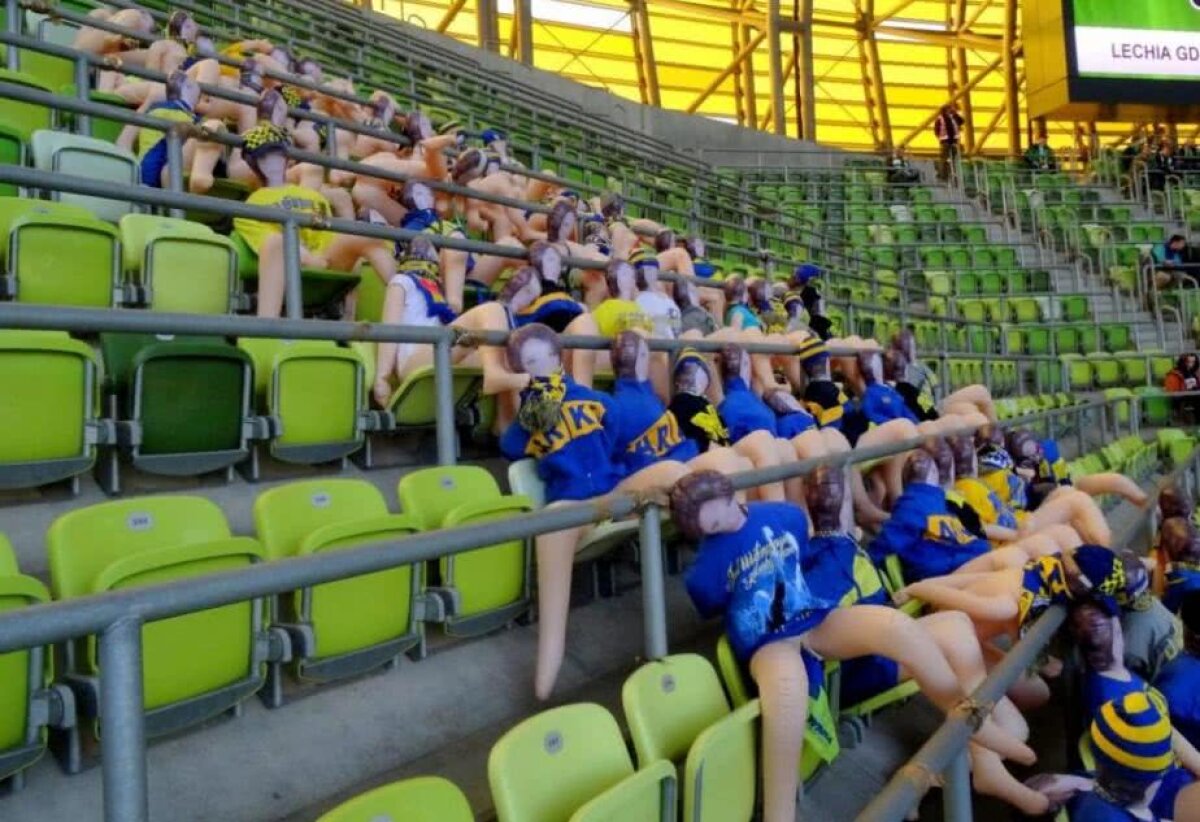 FOTO Aroganța anului! Modul incredibil prin care ultrașii unei echipe i-au ironizat pe marii rivali » Toată lumea de pe stadion a fost șocată, dar apoi s-a râs în hohote