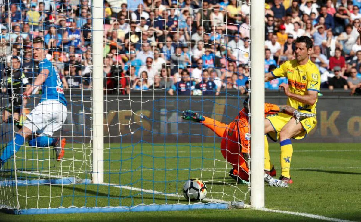 VIDEO+FOTO Napoli câștigă dramatic, cu două goluri după minutul 89, și păstrează lupta la titlu deschisă