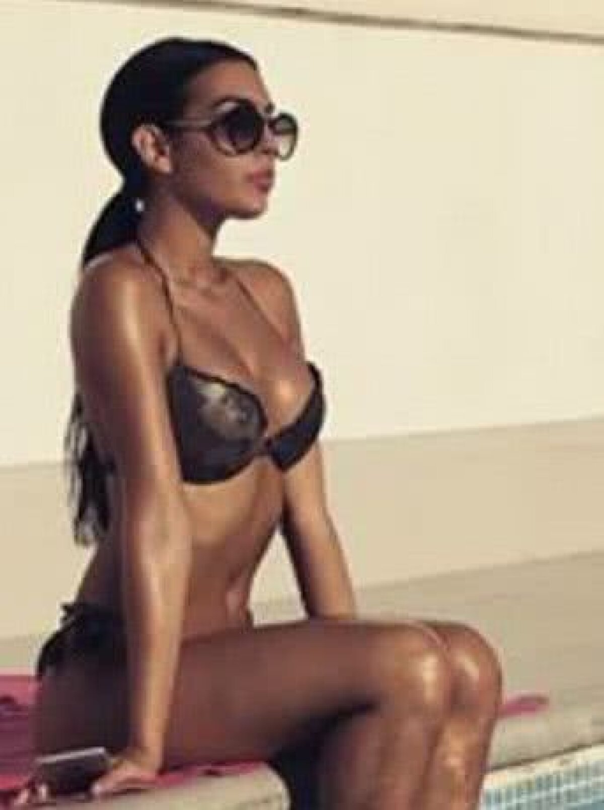 FOTO Contabil sexy pentru Ronaldo » Ca să nu mai aibă necazuri cu Fiscul, Cristiano își trimite iubita la studii