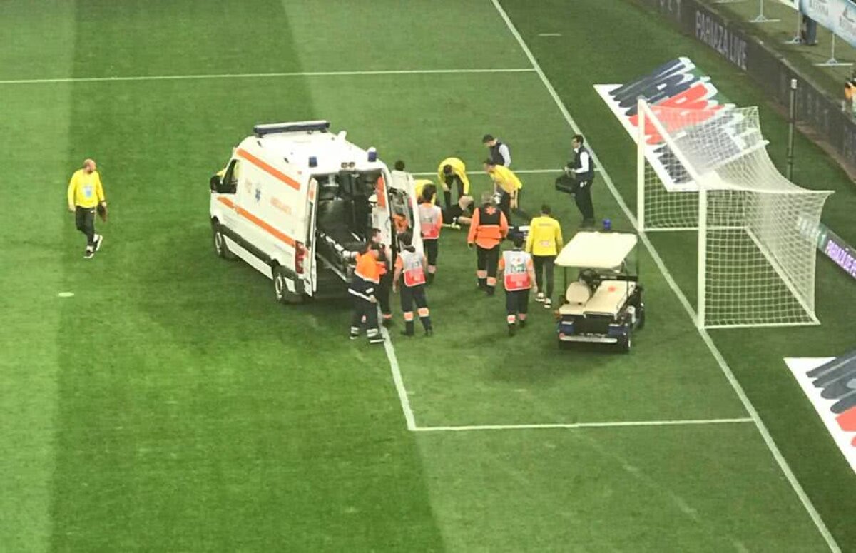 VIDEO + FOTO Ciocnire violentă în finalul primei reprize la FCSB - Craiova! Ambulanța a intervenit de urgență! Se impunea cartonașul roșu?