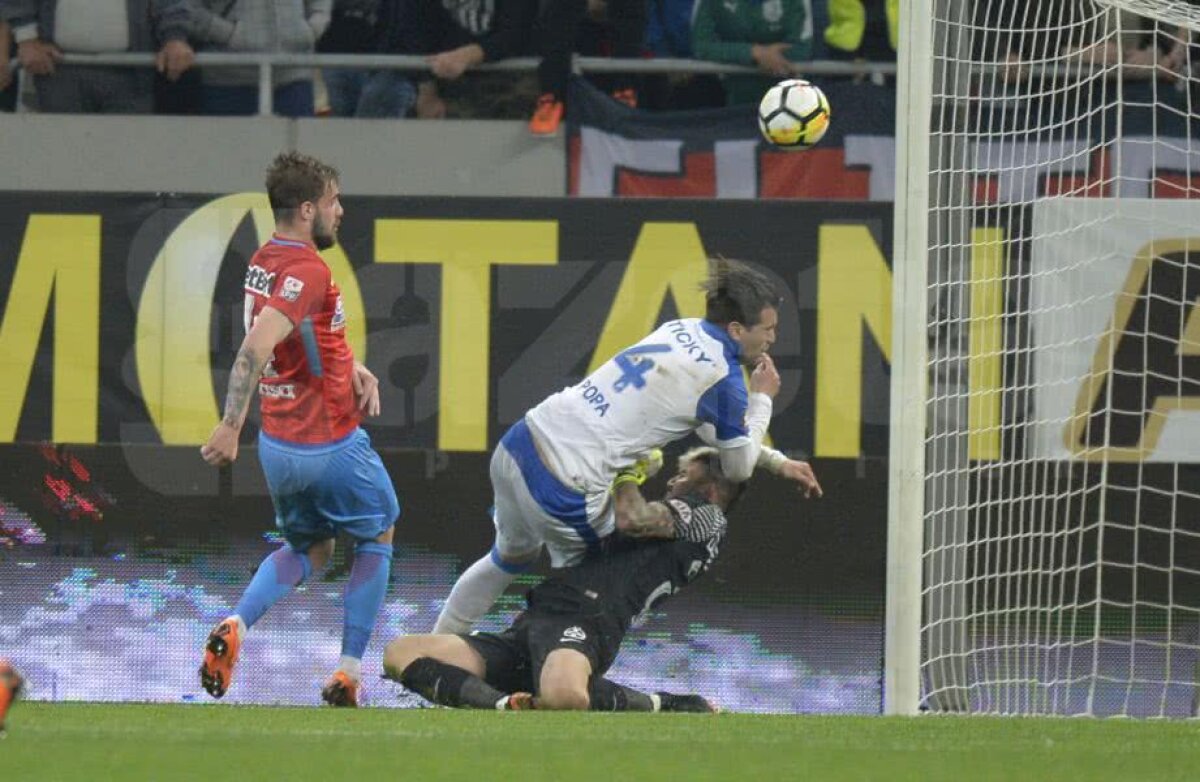 VIDEO + FOTO Ciocnire violentă în finalul primei reprize la FCSB - Craiova! Ambulanța a intervenit de urgență! Se impunea cartonașul roșu?