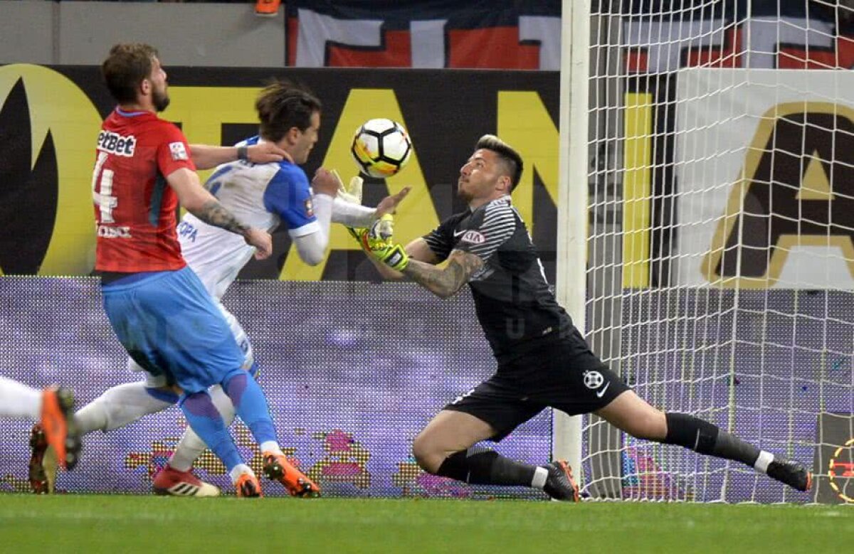 VIDEO + FOTO Ciocnire violentă în finalul primei reprize la FCSB - Craiova! Ambulanța a intervenit de urgență! Se impunea cartonașul roșu?