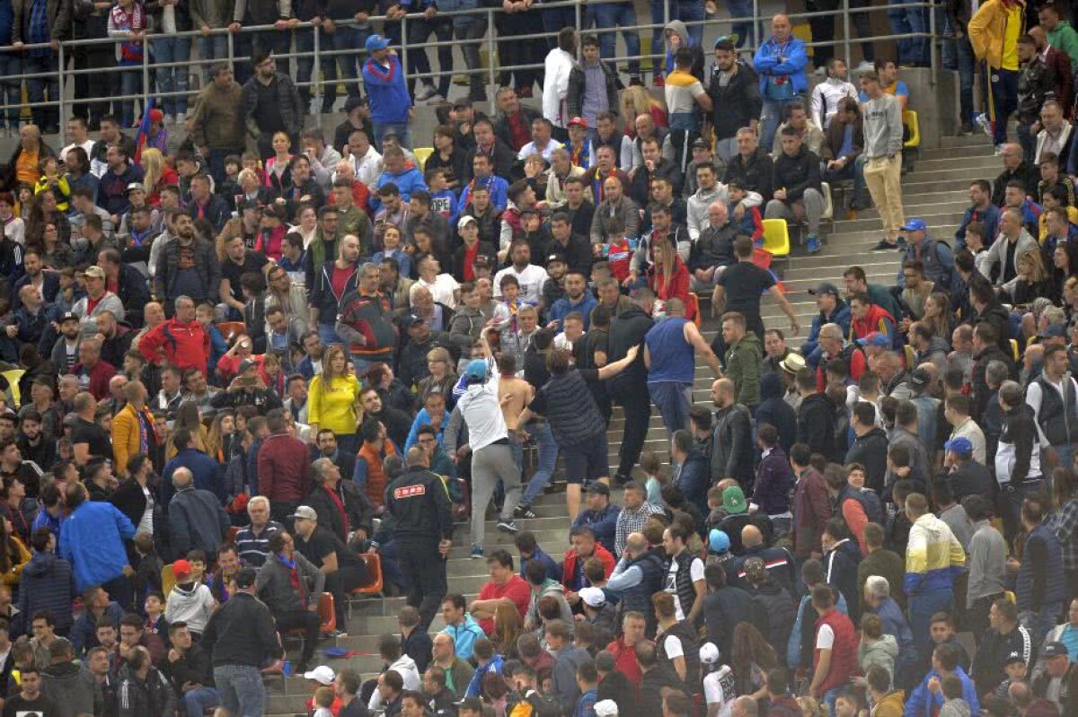 FOTO Scandal URIAȘ la FCSB - U Craiova, după ce fanii lui CSA Steaua s-au infiltrat și au afișat un mesaj imens!