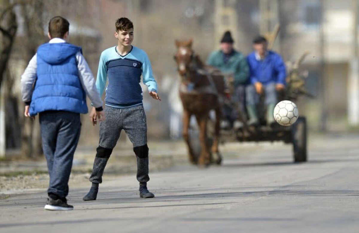 Votul lor contează la fel // Special GSP: Pe cine mizează la alegerile FRF echipa din cel mai mic sat din fotbalul românesc: "La vot vom fi eu și Dumnezeu" + Povești cu Golofca și Amorim: "Zicea că nu vrea să alerge"