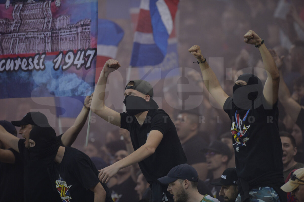 GALERIE FOTO Academia Rapid trece lejer de CSA Steaua, după un derby ca-n '90, cu show în tribune, huligani și 4 goluri » Asistență impresionantă pe Arena Națională: cifra oficială