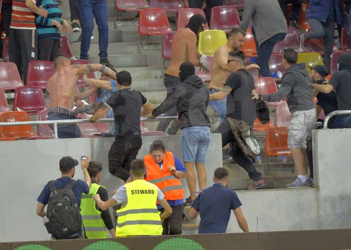 GALERIE FOTO Academia Rapid trece lejer de CSA Steaua, după un derby ca-n '90, cu show în tribune, huligani și 4 goluri » Asistență impresionantă pe Arena Națională: cifra oficială