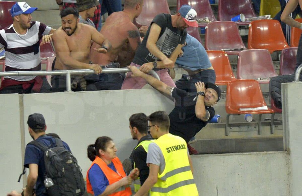 GALERIE FOTO Academia Rapid trece lejer de CSA Steaua, după un derby ca-n '90, cu show în tribune, huligani și 4 goluri » Asistență impresionantă pe Arena Națională: cifra oficială