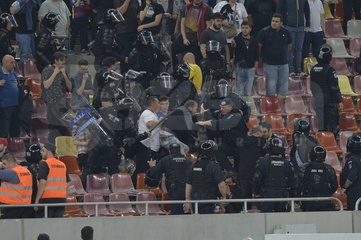 GALERIE FOTO Academia Rapid trece lejer de CSA Steaua, după un derby ca-n '90, cu show în tribune, huligani și 4 goluri » Asistență impresionantă pe Arena Națională: cifra oficială