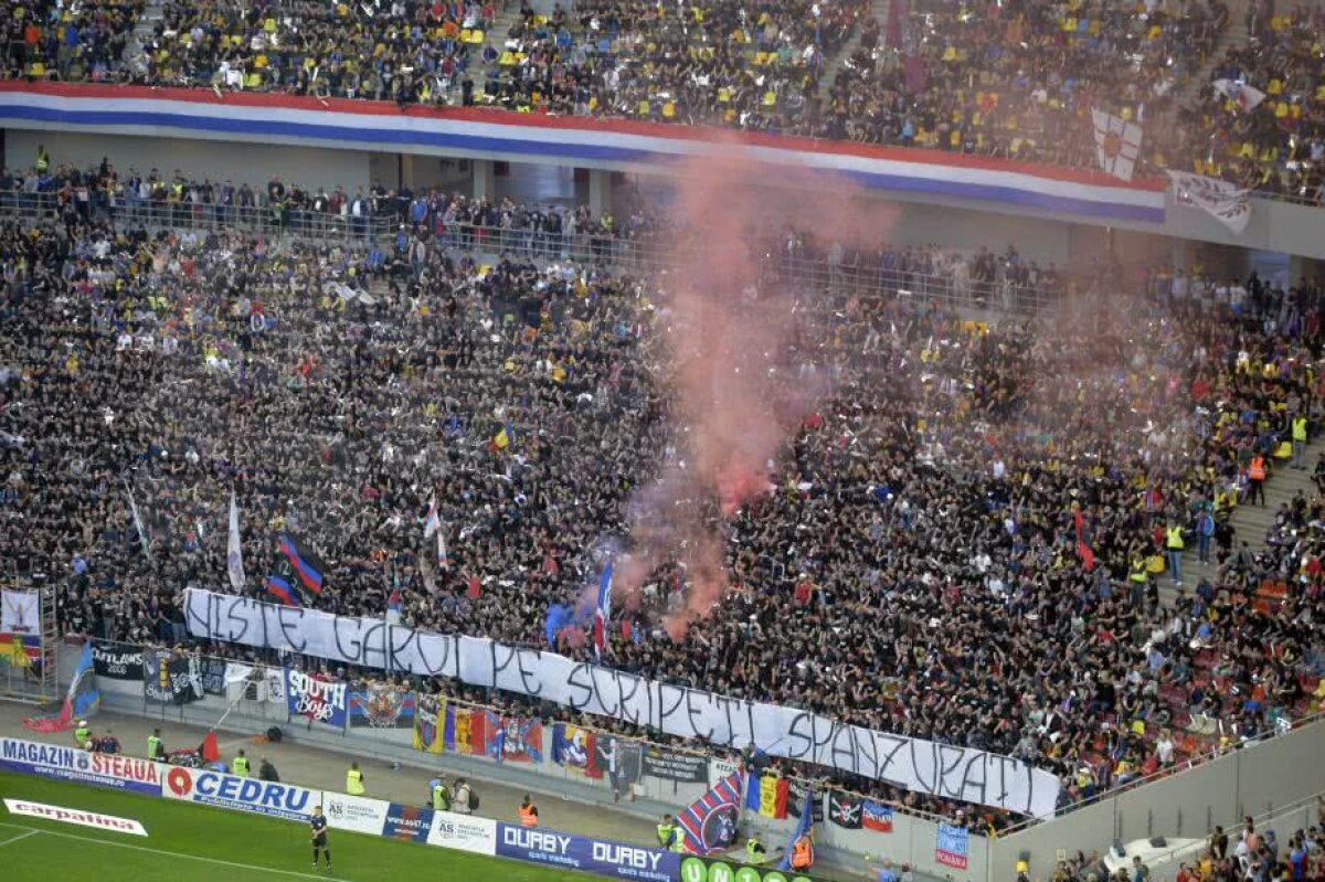 CSA STEAUA - ACADEMIA RAPID // FOTO Duel spectaculos al galeriilor la CSA Steaua - Academia Rapid, până când au început să se spargă capetele. Coregrafii, torțe + mesaje