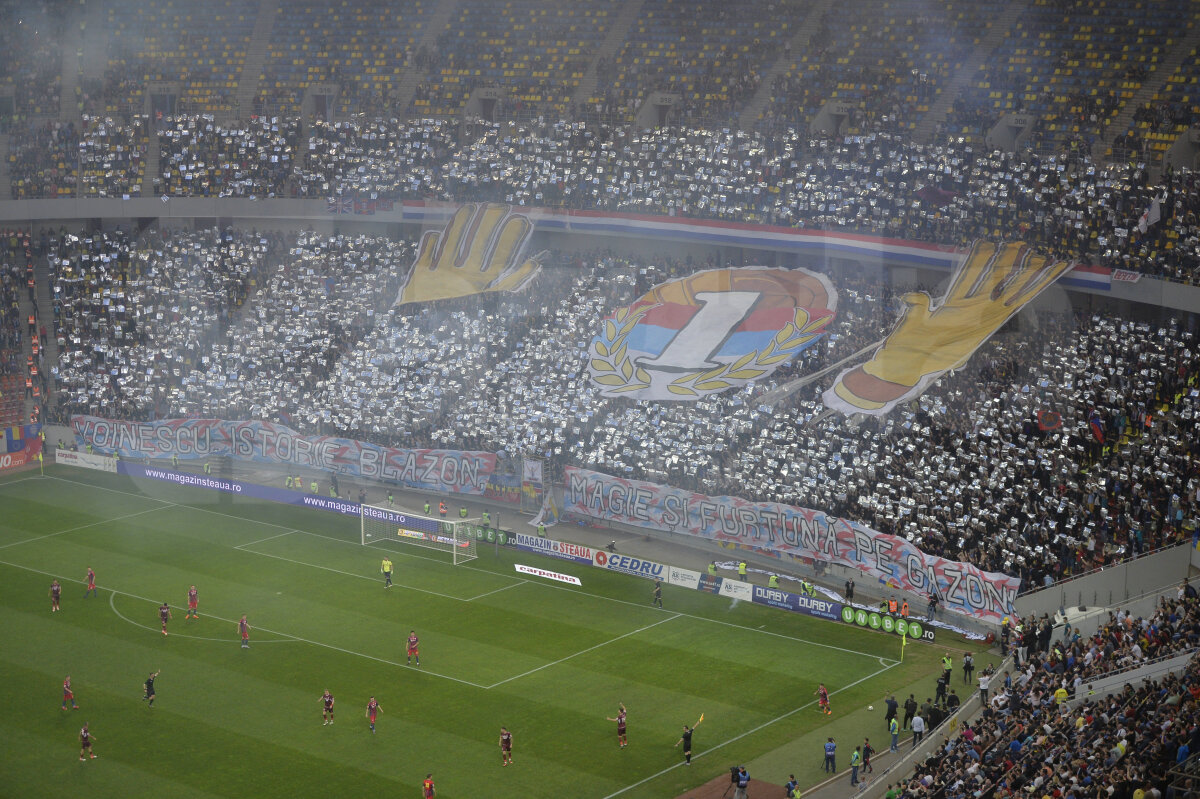 CSA STEAUA - ACADEMIA RAPID // FOTO Duel spectaculos al galeriilor la CSA Steaua - Academia Rapid, până când au început să se spargă capetele. Coregrafii, torțe + mesaje