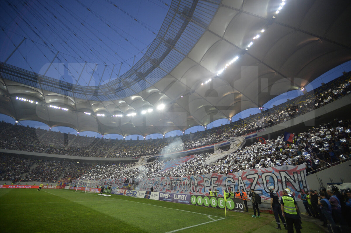 CSA STEAUA - ACADEMIA RAPID // FOTO Duel spectaculos al galeriilor la CSA Steaua - Academia Rapid, până când au început să se spargă capetele. Coregrafii, torțe + mesaje