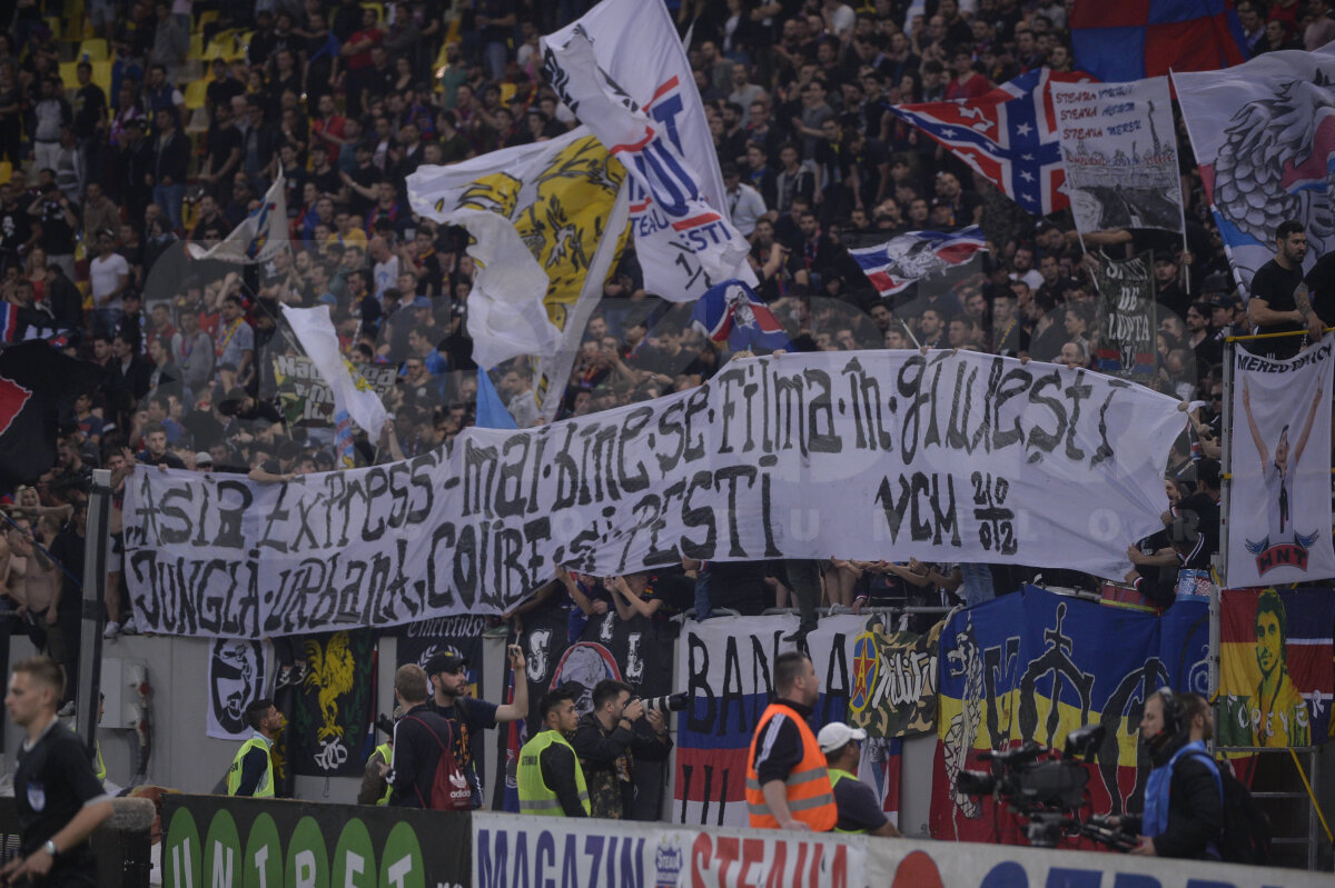 CSA STEAUA - ACADEMIA RAPID // FOTO Duel spectaculos al galeriilor la CSA Steaua - Academia Rapid, până când au început să se spargă capetele. Coregrafii, torțe + mesaje