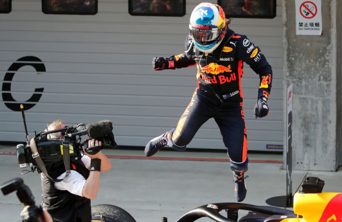 FOTO Spectacol și dramatism în Marele Premiul al Chinei! Ricciardo câștigă după o cursă perfectă » Probleme mari pentru Vettel și Hamilton